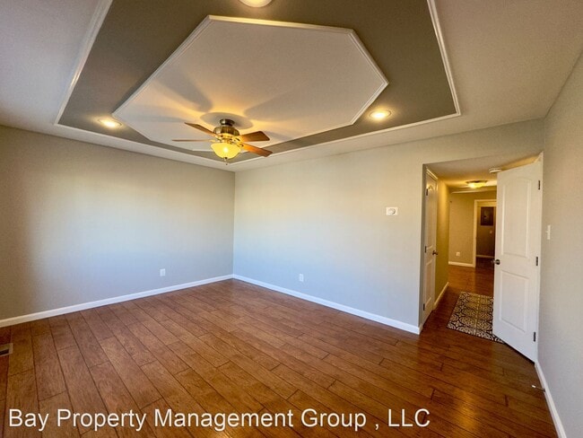 Building Photo - 3 br, 2.5 bath House - 624 Shore Drive