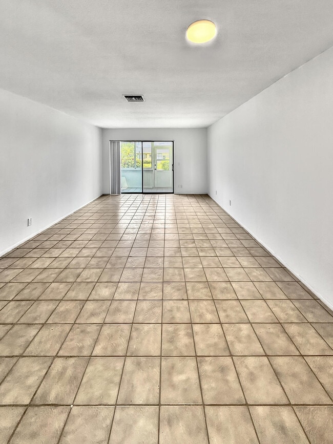 Foto del edificio - 5263 Cresthaven Blvd