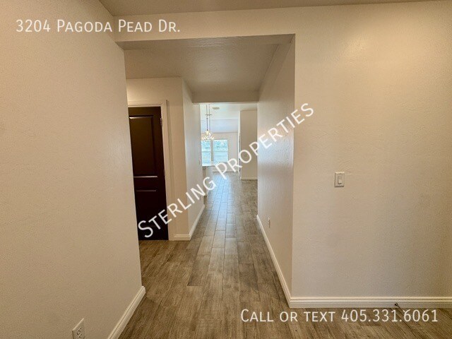 Foto del edificio - 3204 Pagoda Pead Dr
