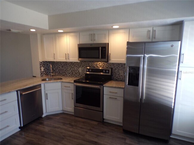 Foto del edificio - 26300 Rampart Blvd