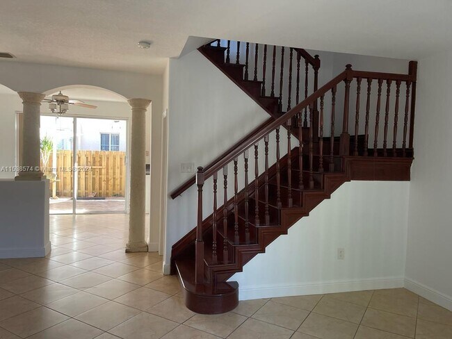 Foto del edificio - 7357 NW 174th Terrace