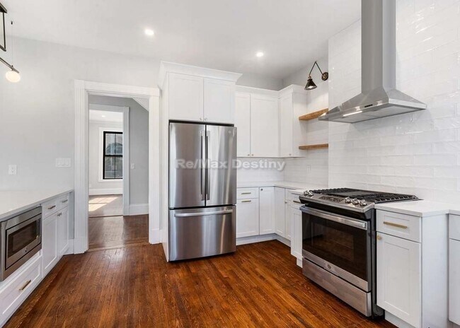 Building Photo - 31 Monadnock St
