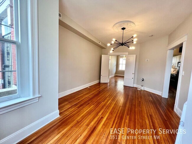 Foto del edificio - 3511 Center St NW