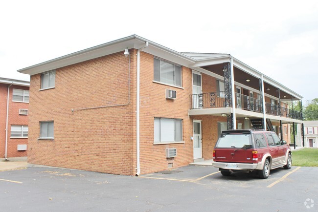 Building Photo - 7857-7865 Big Bend Blvd