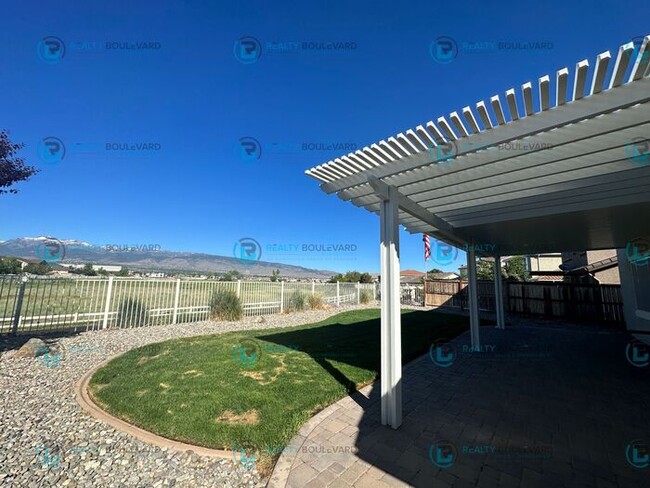 Building Photo - Discover the perfect blend of comfort and ...