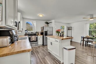 Building Photo - 1237 Dickson Ave