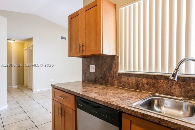 Foto del edificio - 4705 SW 143rd Ave