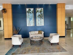 Building Photo - 880 Mandalay Ave