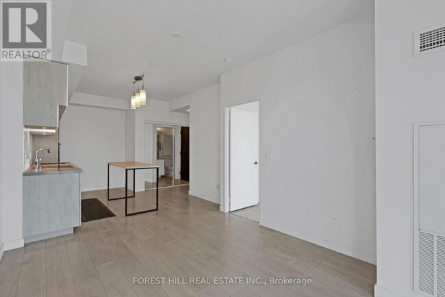 Building Photo - 8 Eglinton Ave E