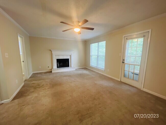 Building Photo - 385 Wynbrook Dr