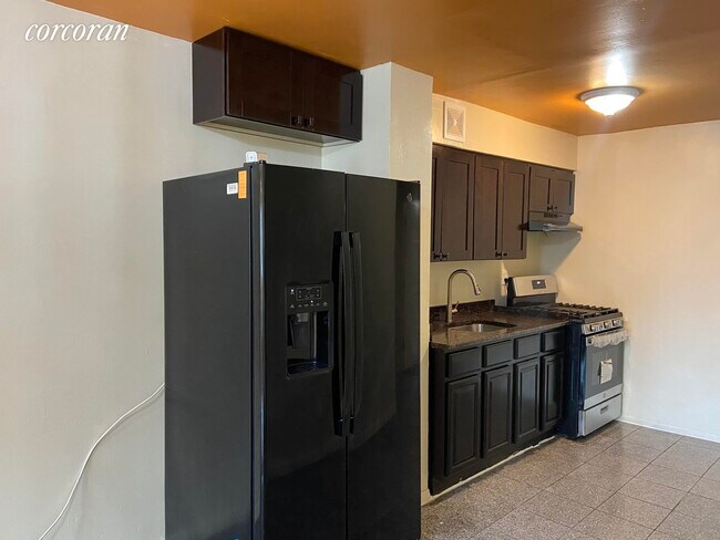 Foto del edificio - 43-27 54th St