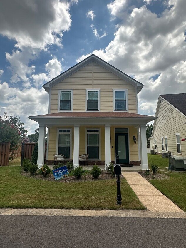 Foto principal - 2BD/2.5BA Home Located in Harbor Town!