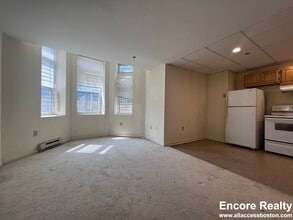 Building Photo - 195 Park Dr