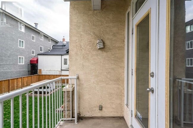 Building Photo - 1410 2 St SW