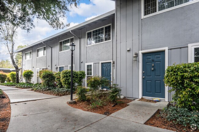 entrada - Greenwood Apartments