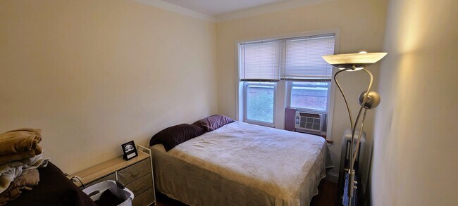 Foto del edificio - 618 W Wellington Ave