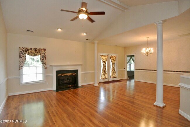 Building Photo - 403 Village Green Ct