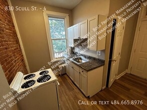 Building Photo - 830 Scull St