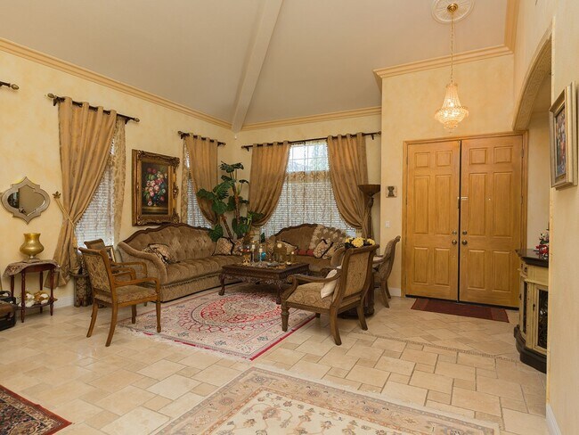 Foto del edificio - Upscale 4 Bedroom + Den, 3 bath at Thomas ...