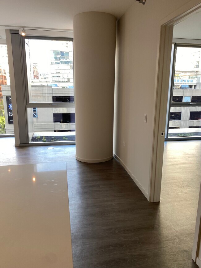 Foto del edificio - 705 N State St