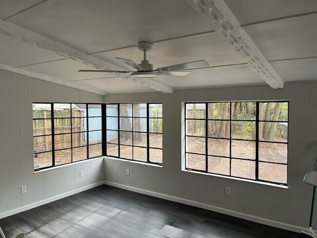 Foto del edificio - 2227 E 40th St
