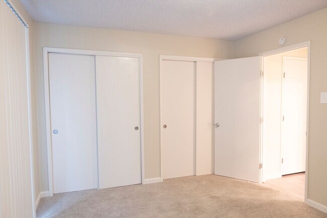 Foto del edificio - Classic Pet Friendly 1 Bedroom in Irvington!