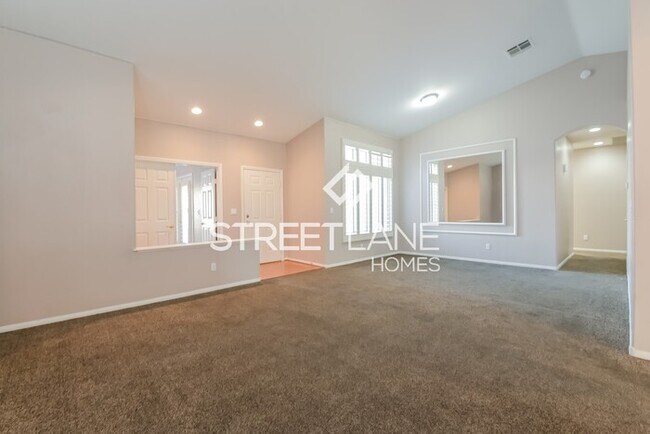 Building Photo - Spacious 3 bedroom home in Las Vegas!