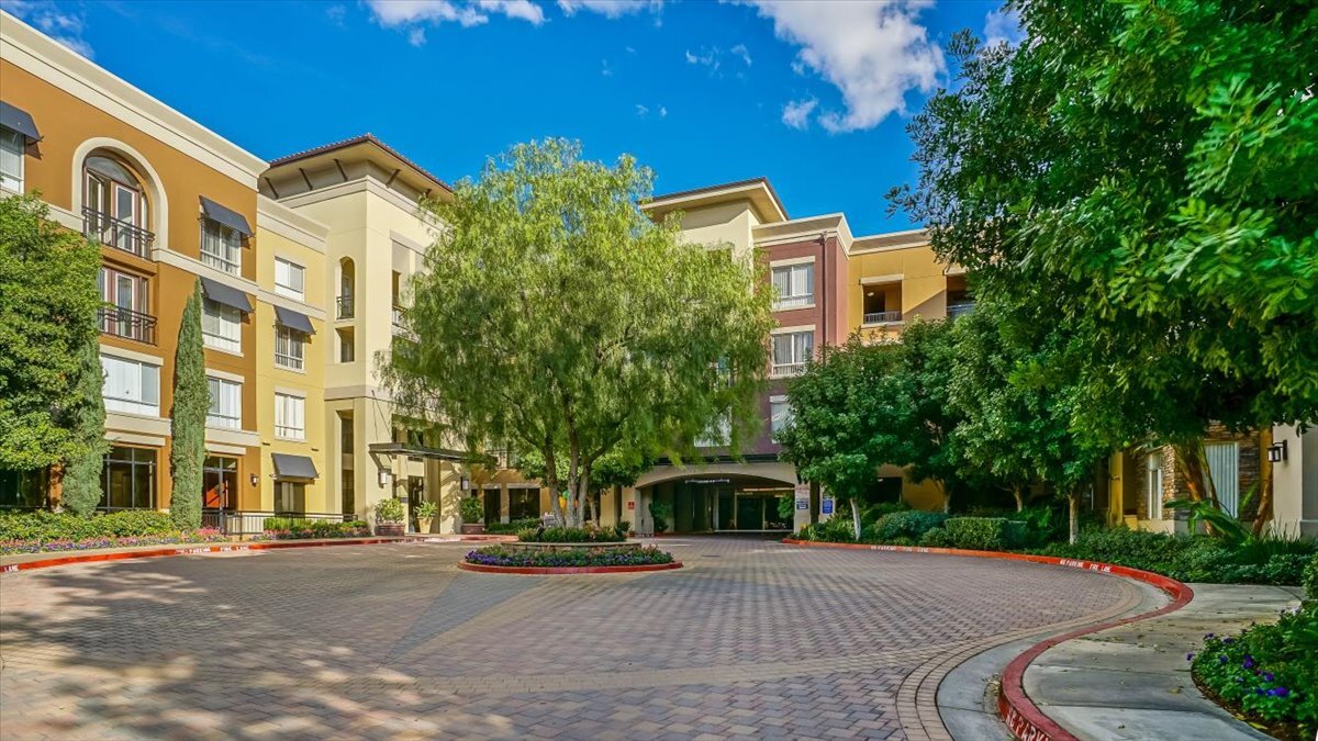Foto principal - 24535 Town Center Dr