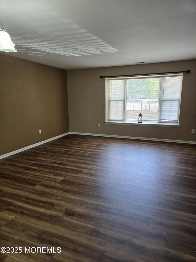 Building Photo - 1502 Saxony Dr