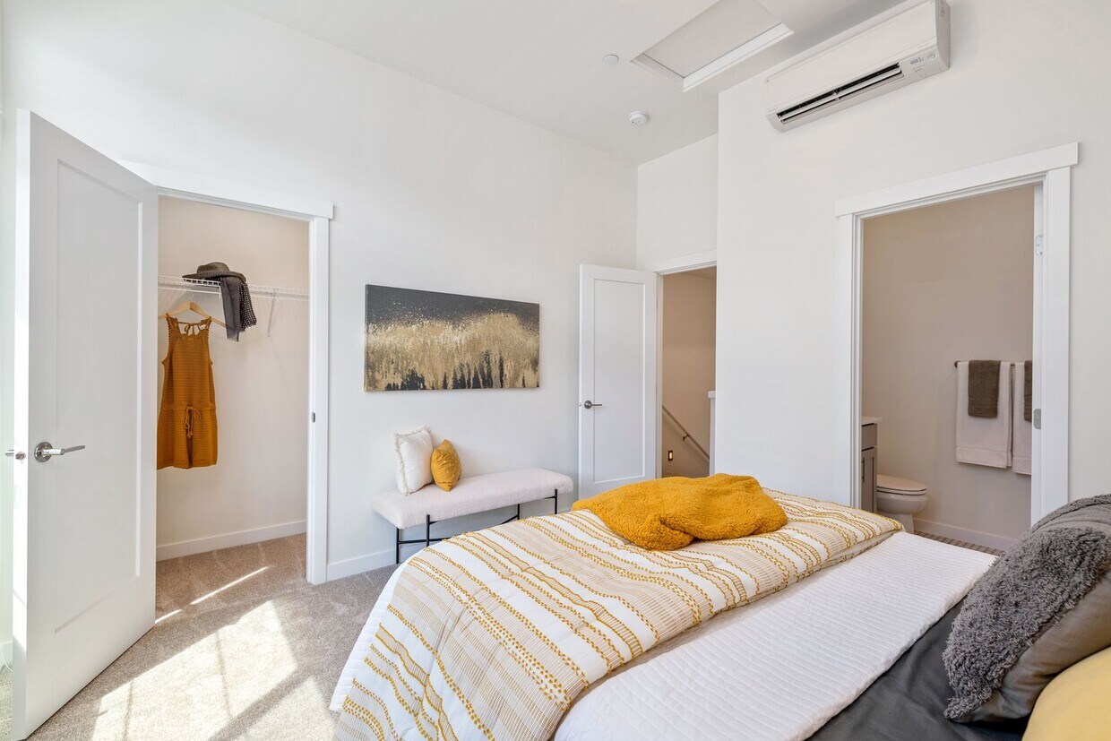 Foto principal - 3 bedroom | 3.5 Bathrooms | 1484sf