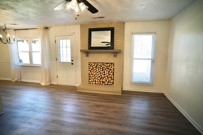 Foto del edificio - 120 Ridgemont Pl