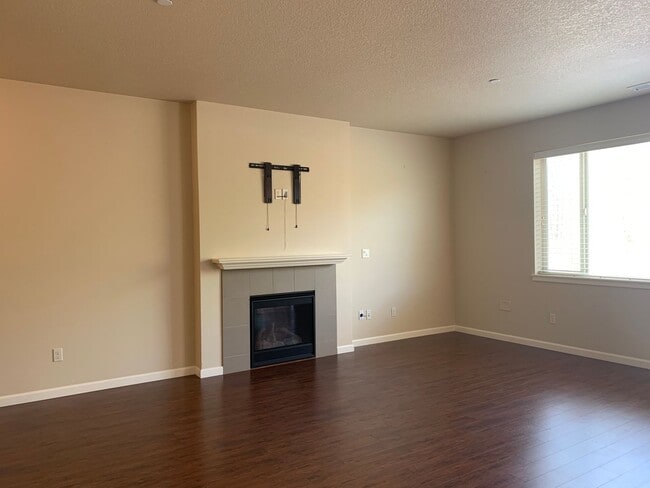 Building Photo - 3020 NE 75th St
