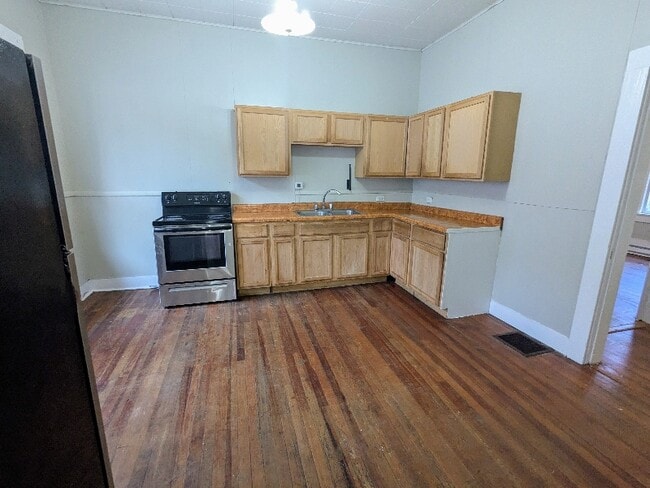 Building Photo - 203 S Highland St
