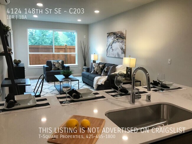 Foto del edificio - SNAG THIS 1 BED, 1 BATH WITH DETACHED GARA...
