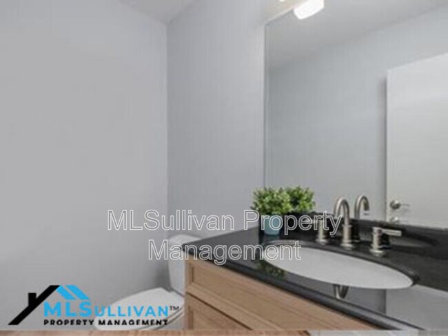 Building Photo - 4100 Five Oaks Dr