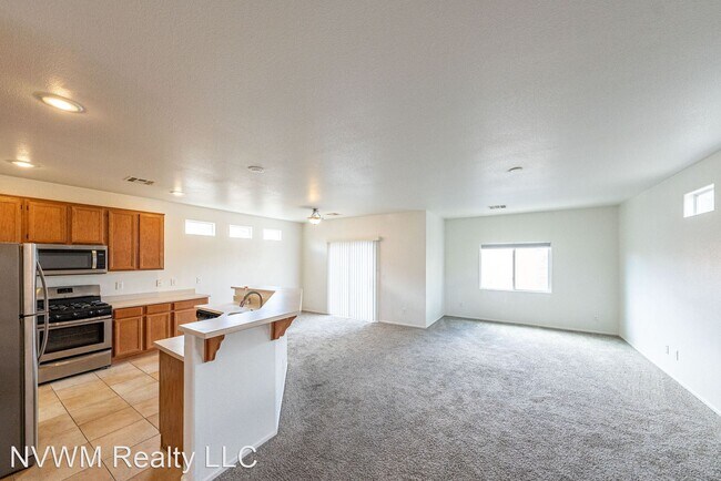 Building Photo - 3 br, 3.5 bath House - 9136 Wonderland St