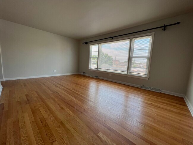 living room - 4750 S Pulaski Rd