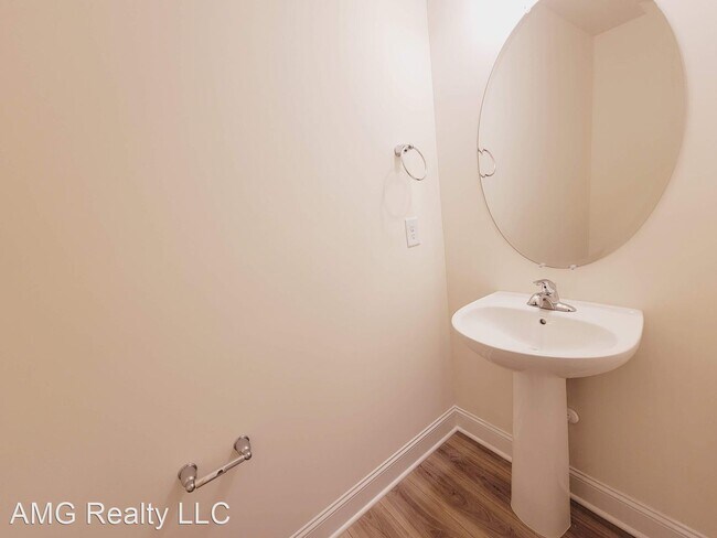 Building Photo - 3 br, 2.5 bath House - 106 Hanging Moss Trail
