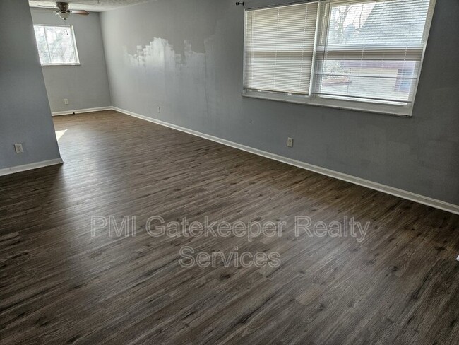Building Photo - 1735 Mills Ave