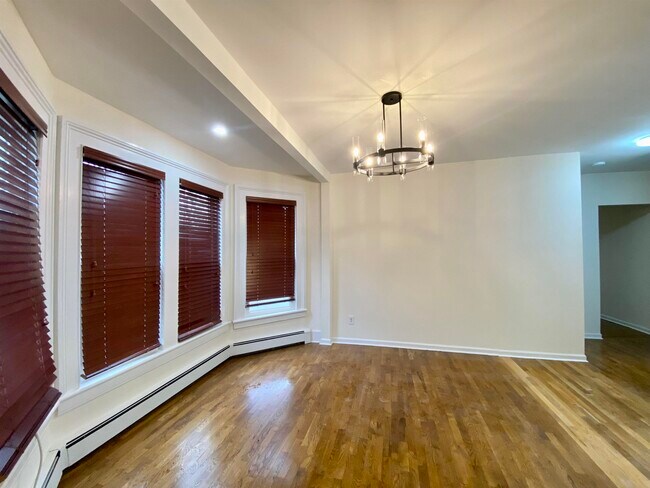 Foto del edificio - 228 Tenafly Rd