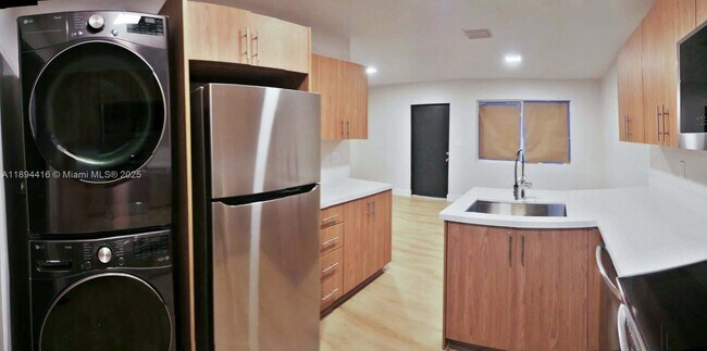 Building Photo - 4555 NW 14th Ave