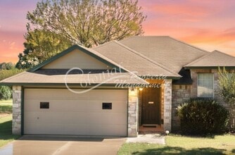 Building Photo - 2404 Henry Dr