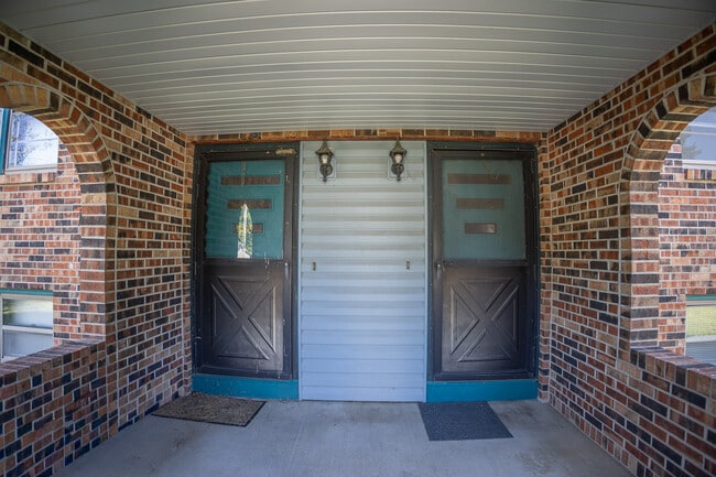 Building Photo - 493-495 Perrey Dr