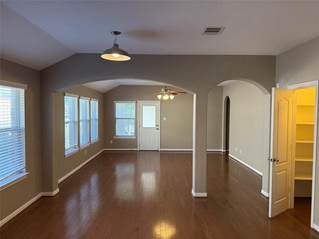 Building Photo - 419 Strawberry Blonde Dr