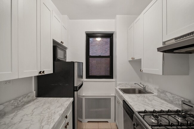 Foto del edificio - 30 E 37th St