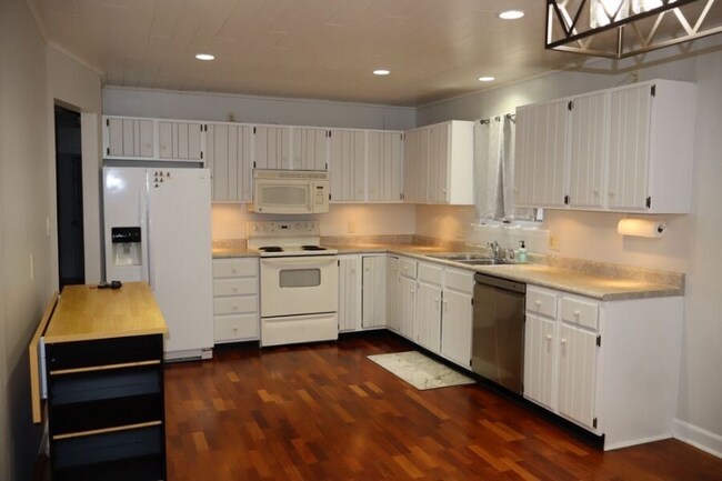 Foto del edificio - 3809 W Rollins Rd