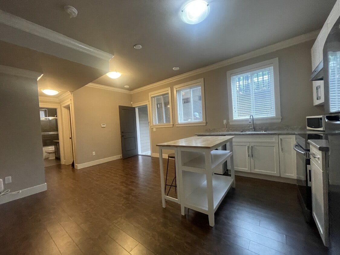 Primary Photo - 16323-1626A 26a Ave