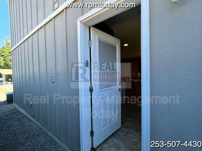 Building Photo - 4523 S Junett St
