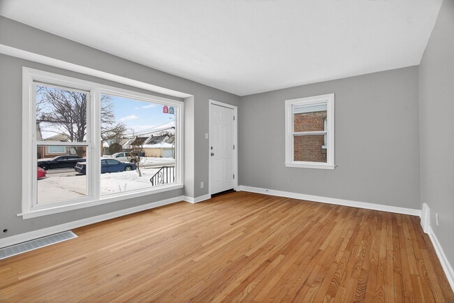 Building Photo - 106 164th St