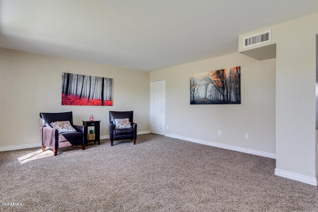 Building Photo - Town Home Phoenix